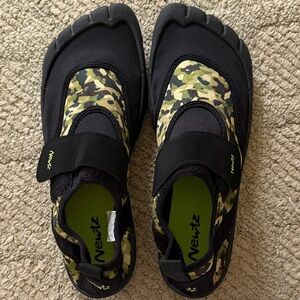 Neutz Men's Camouflage Water Shoes - Black and Green